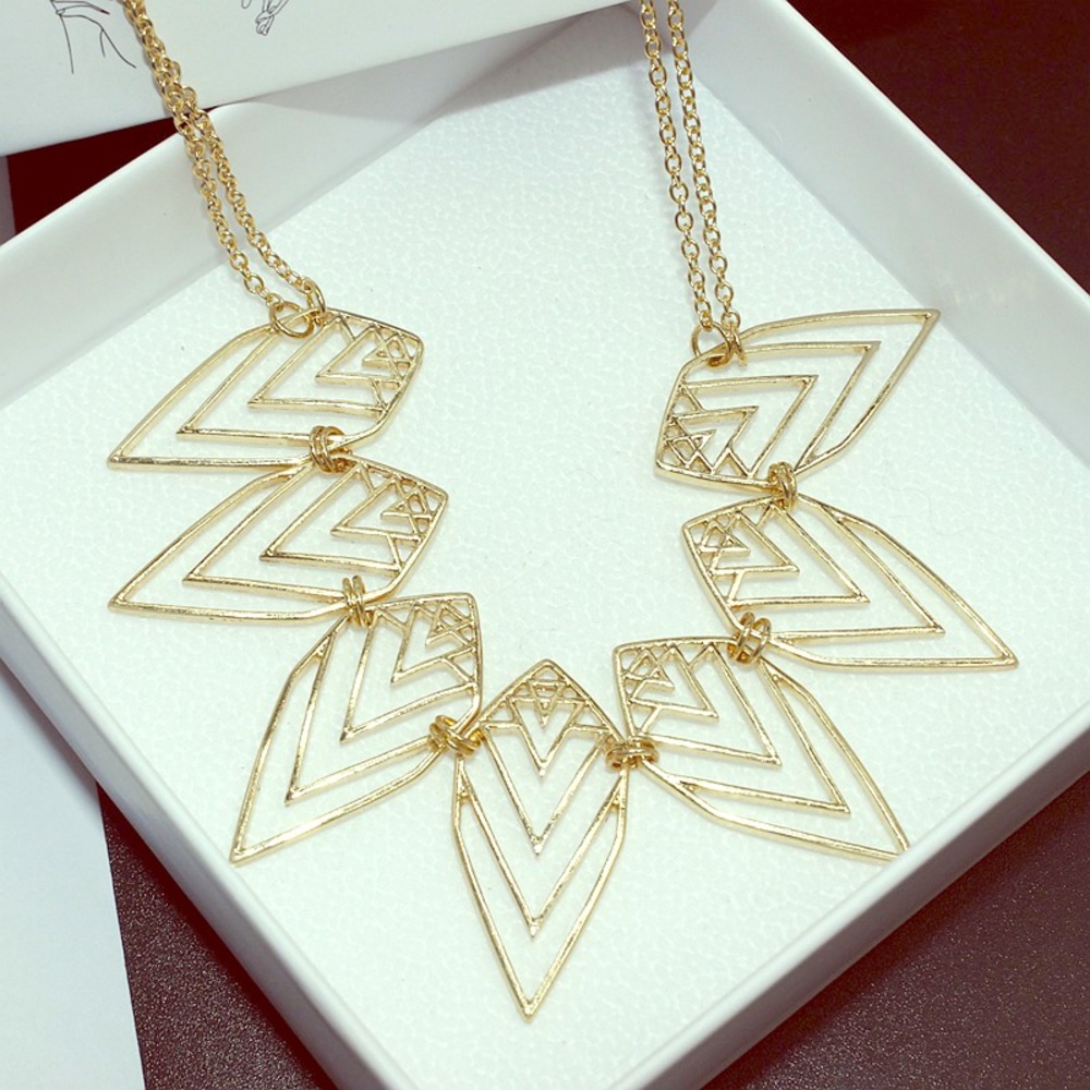 Hollow Leaf Necklace